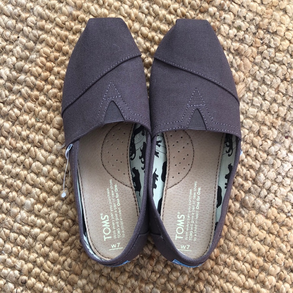 TOMS Slip ons. Size 7. NWOT.